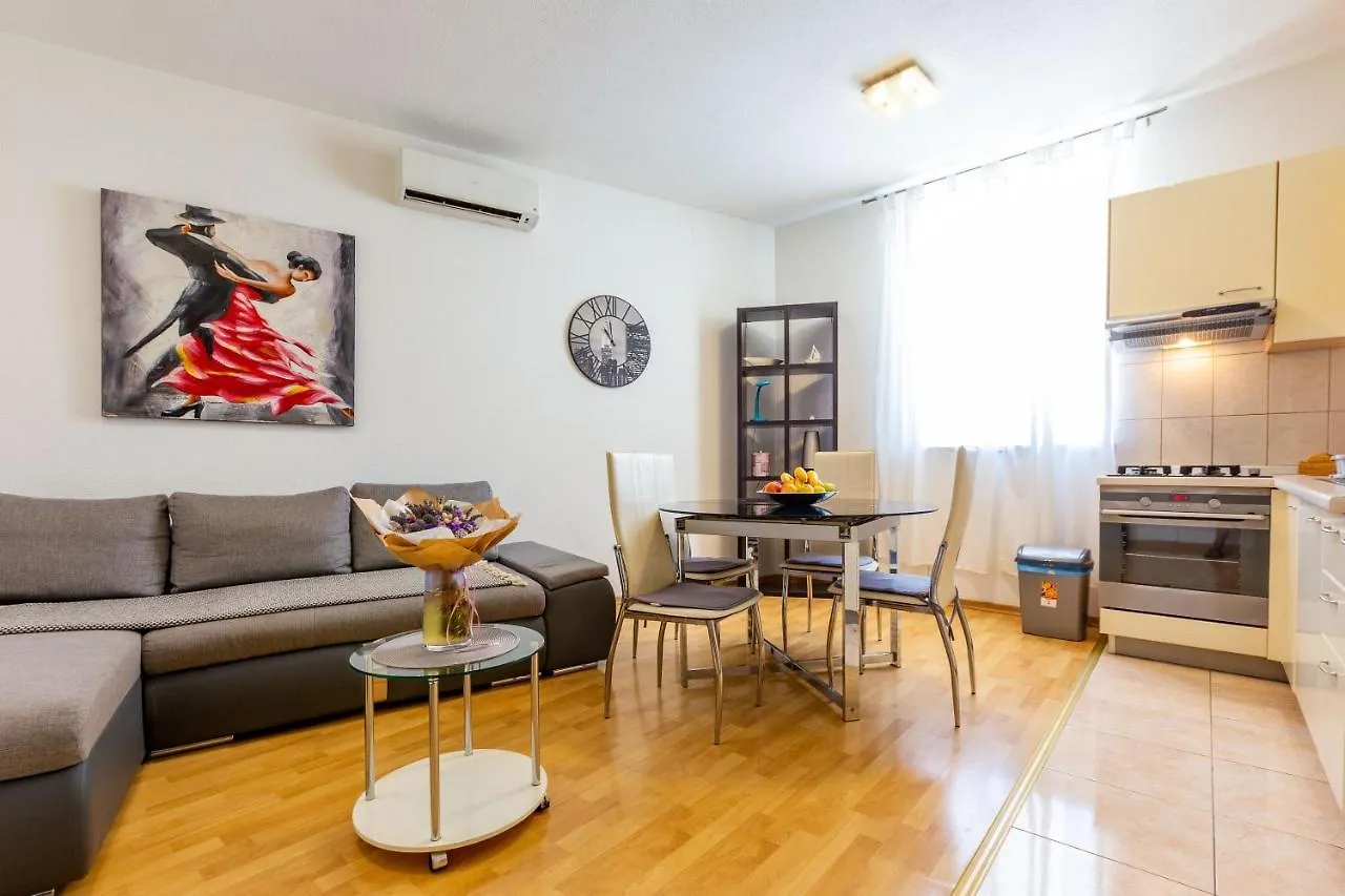 Vale Apartment With Balcony Ζαντάρ 0*,