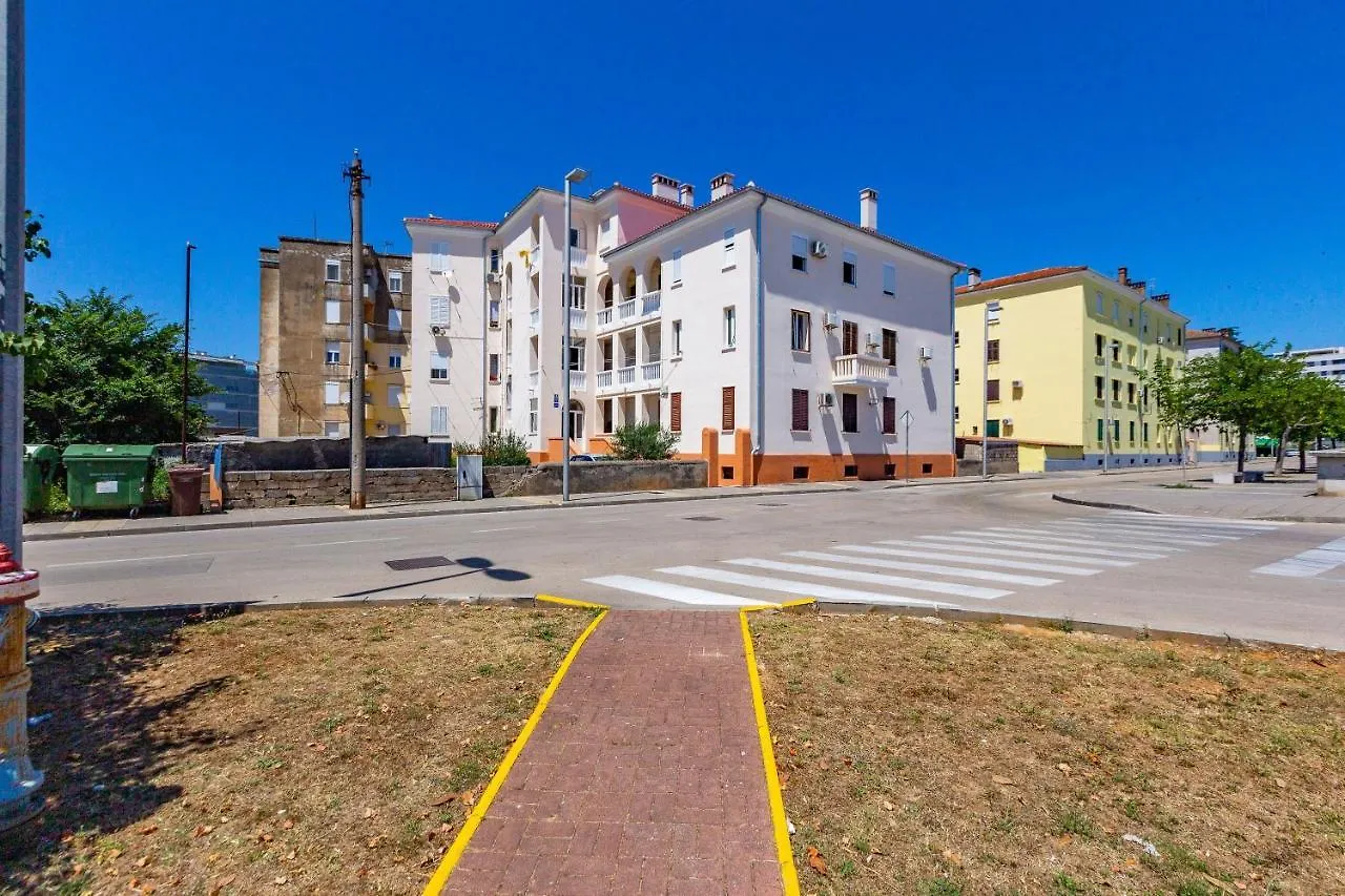 Vale Apartment With Balcony Ζαντάρ