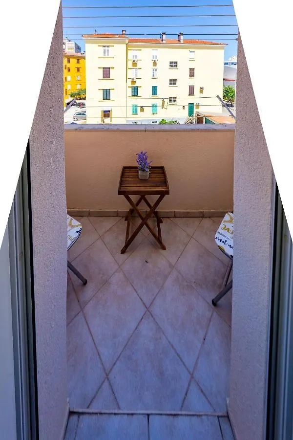 Vale Apartment With Balcony Ζαντάρ